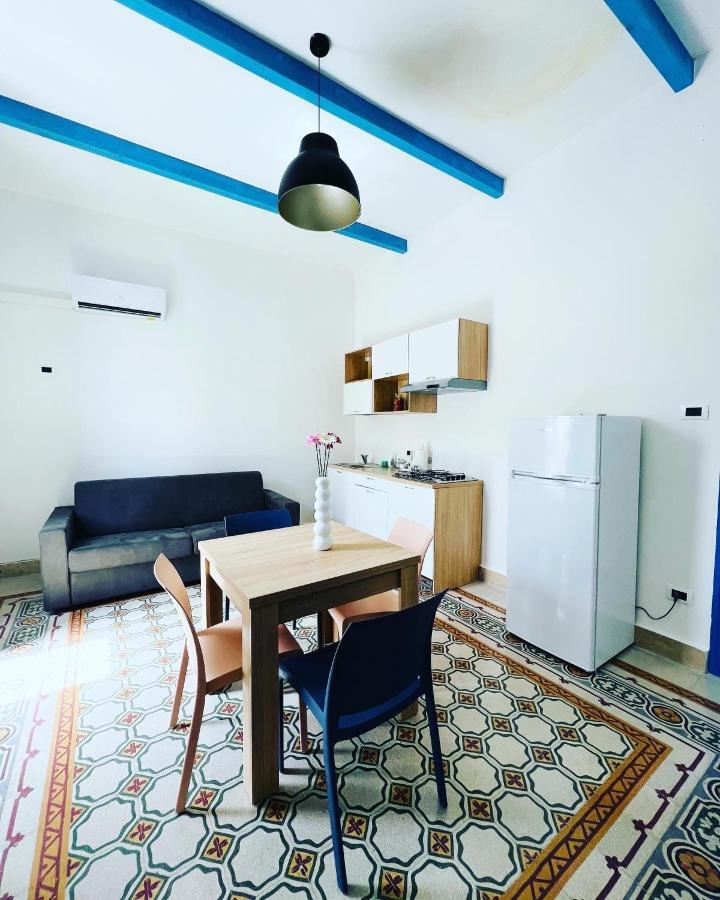 Oltremare Apartments Санта Флавия Екстериор снимка